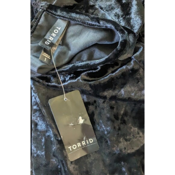 NWT Torrid 1X Black Crushed Velvet Short Sleeve Full Length Catsuit Size 14-16 - Picture 8 of 8